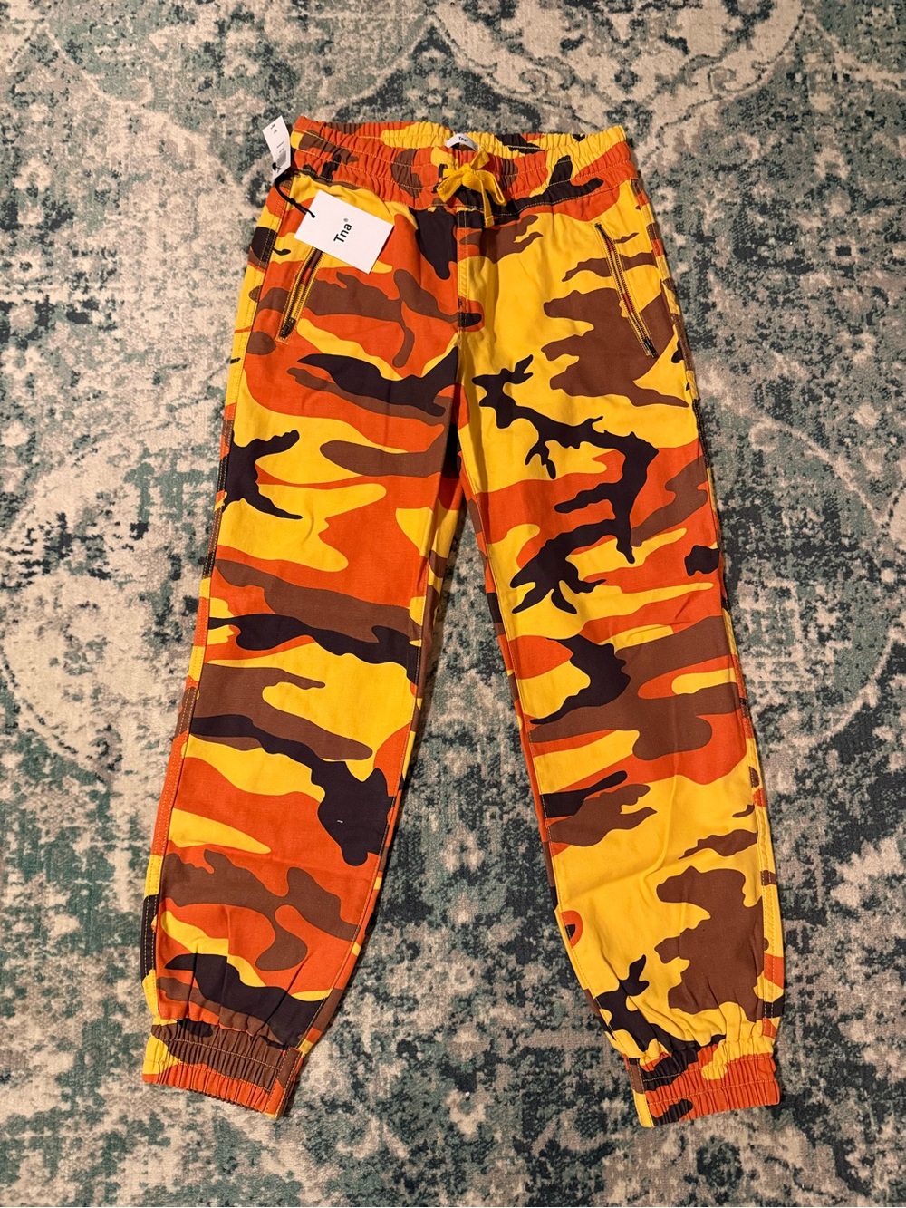 NWT $88 Aritzia TNA Alix Yellow & Orange Camo Pants Small